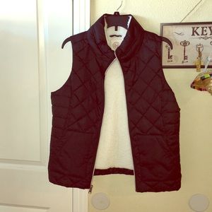 Shepra Lined Puffer Vest Black with zipper.